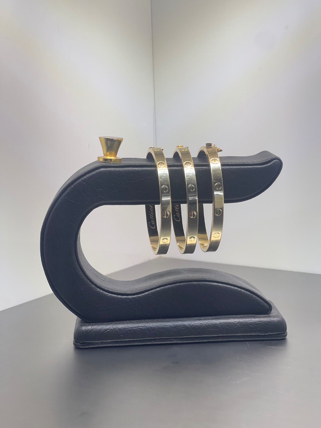 دستبند کارتیه پیچ 