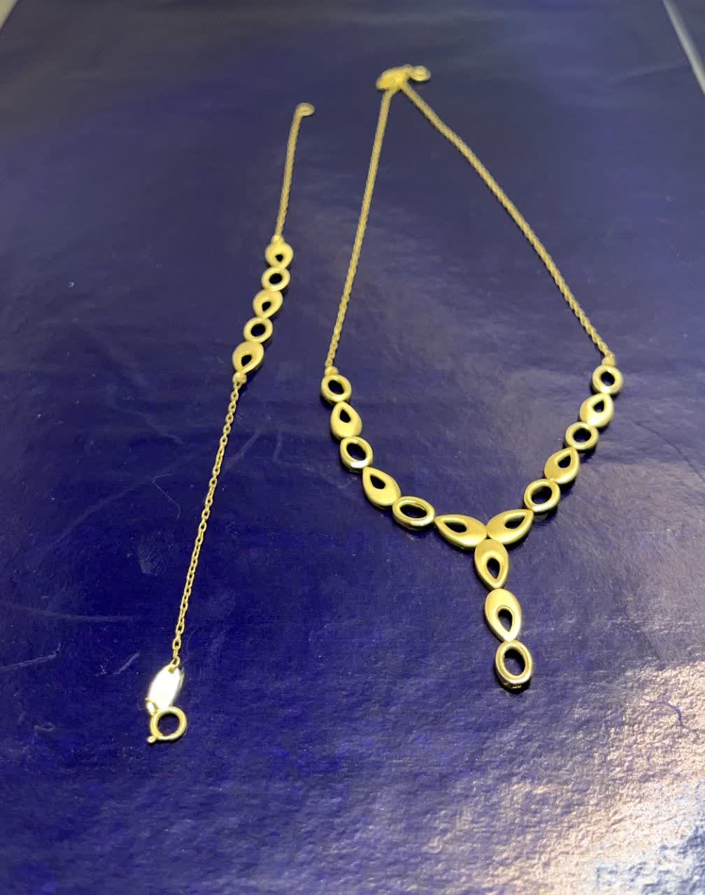 گردنی و دستبند اشکی